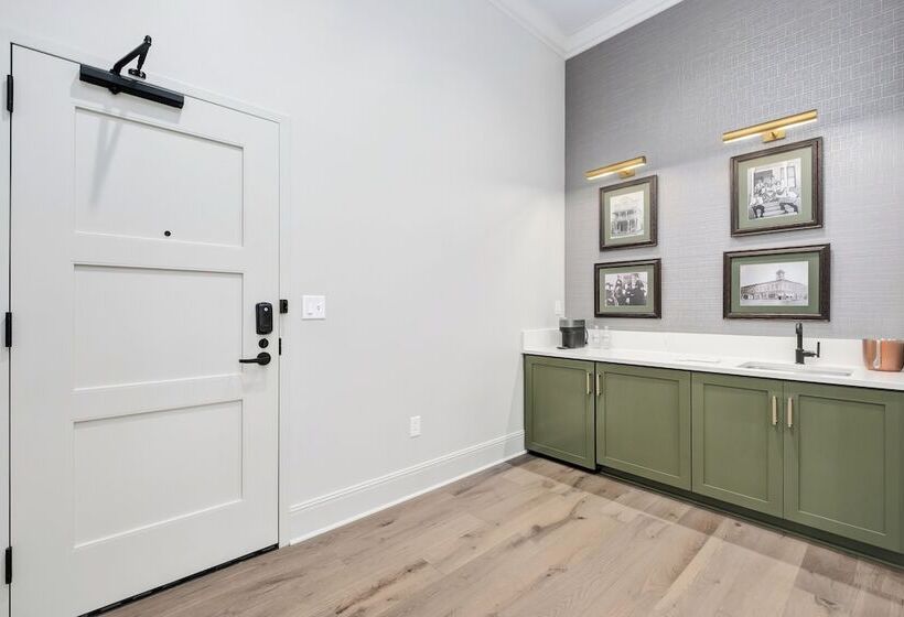 فندق The Flying Fifty