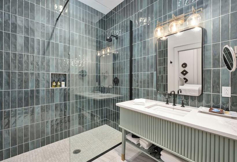 فندق The Flying Fifty