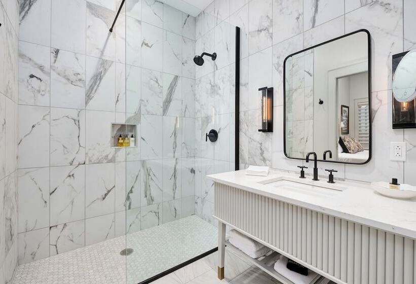 فندق The Flying Fifty