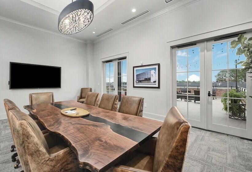 فندق The Flying Fifty