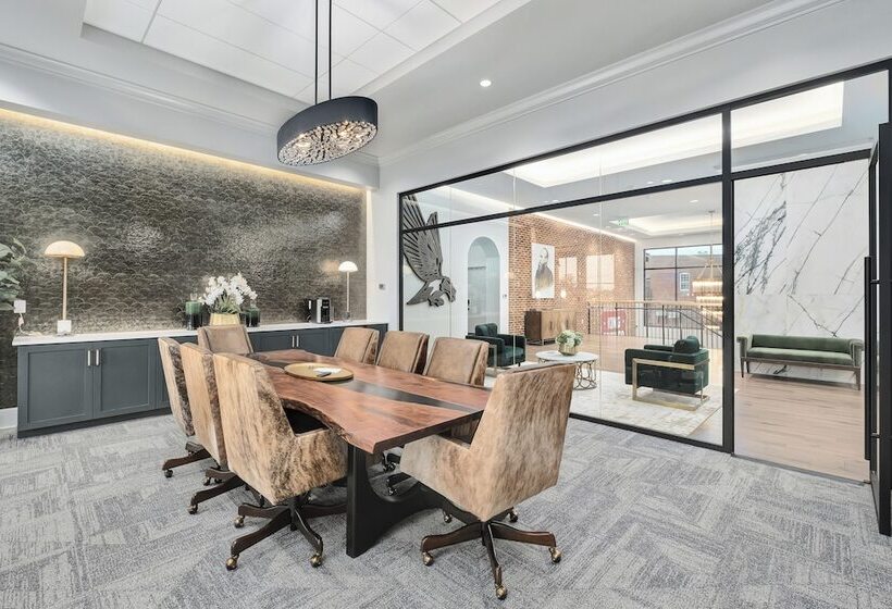 فندق The Flying Fifty