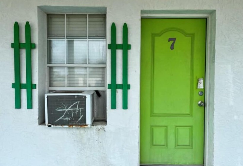 Отель The Poco Loco Lodge