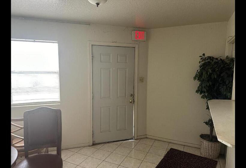 בית מלון כפרי Travel Inn By Oyo La Marque Texas City I 45