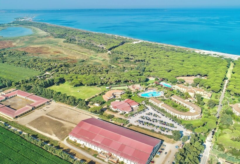 호텔 With Swmming Pool In Arborea Just 600 Meters From The Sea