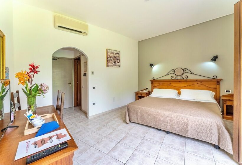 호텔 With Swmming Pool In Arborea Just 600 Meters From The Sea