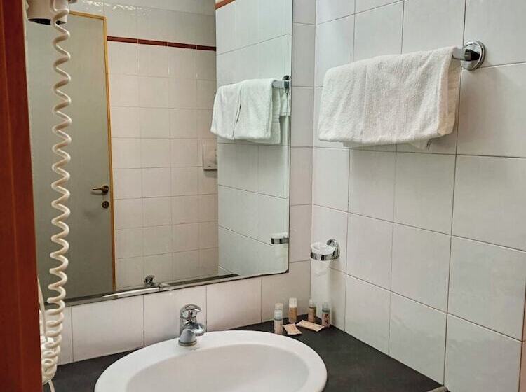 호텔 With Swmming Pool In Arborea Just 600 Meters From The Sea