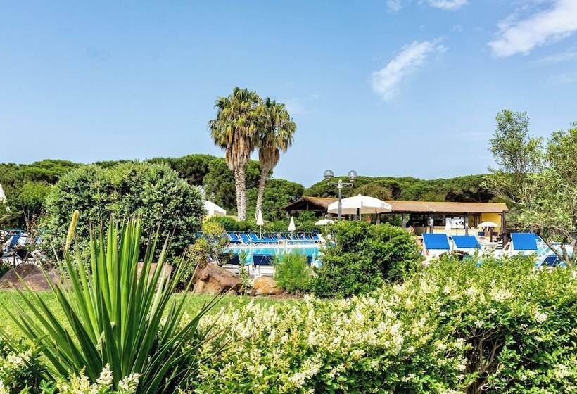 호텔 With Swmming Pool In Arborea Just 600 Meters From The Sea