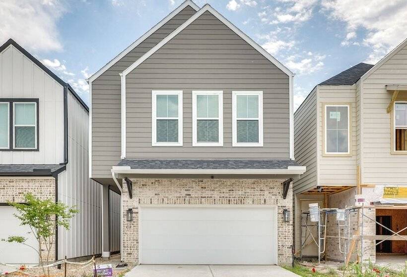 Houston Escape W/ Free Wifi   10 Mi To Downtown!