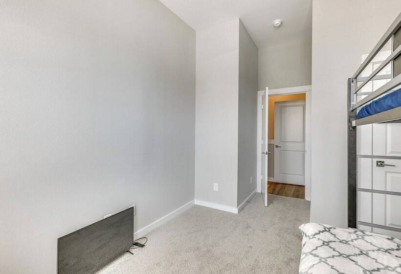 Houston Escape W/ Free Wifi   10 Mi To Downtown!