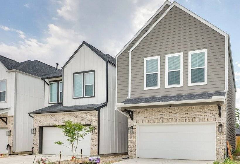 Houston Escape W/ Free Wifi   10 Mi To Downtown!