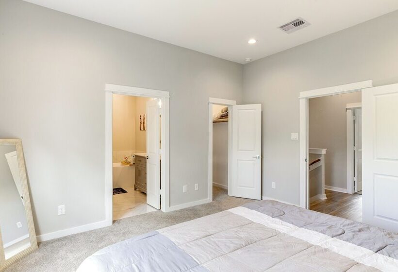 Houston Escape W/ Free Wifi   10 Mi To Downtown!