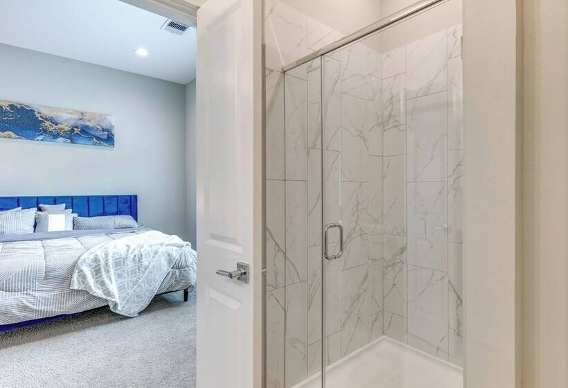 Houston Escape W/ Free Wifi   10 Mi To Downtown!