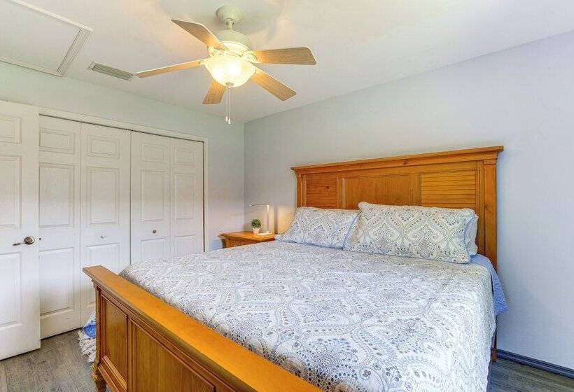 Idyllic Anthony Home: Riding Arena W/ Mirror Wall!