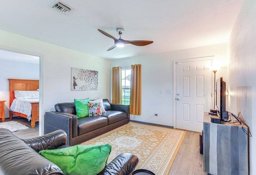 Idyllic Anthony Home: Riding Arena W/ Mirror Wall!