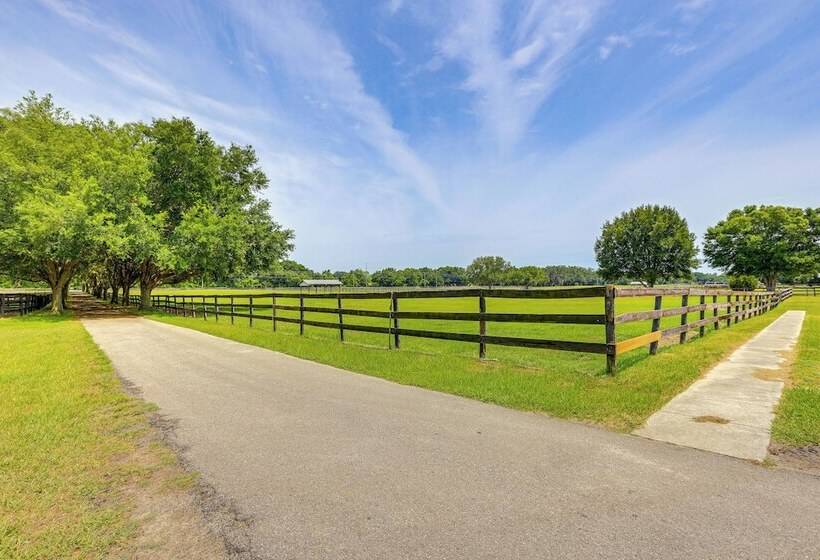 Idyllic Anthony Home: Riding Arena W/ Mirror Wall!