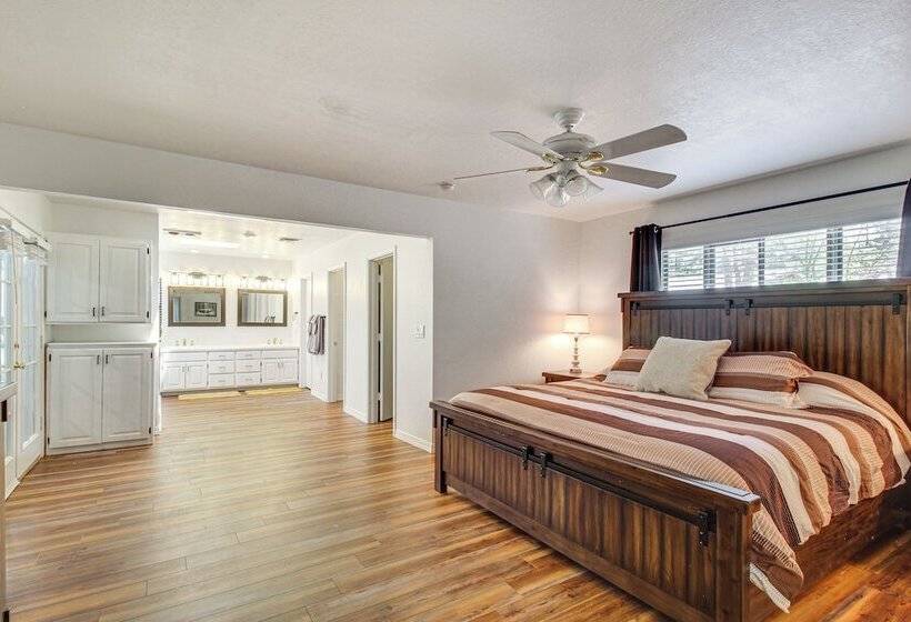 Deck + Pool Table: Pinetop Lakeside Nature Escape