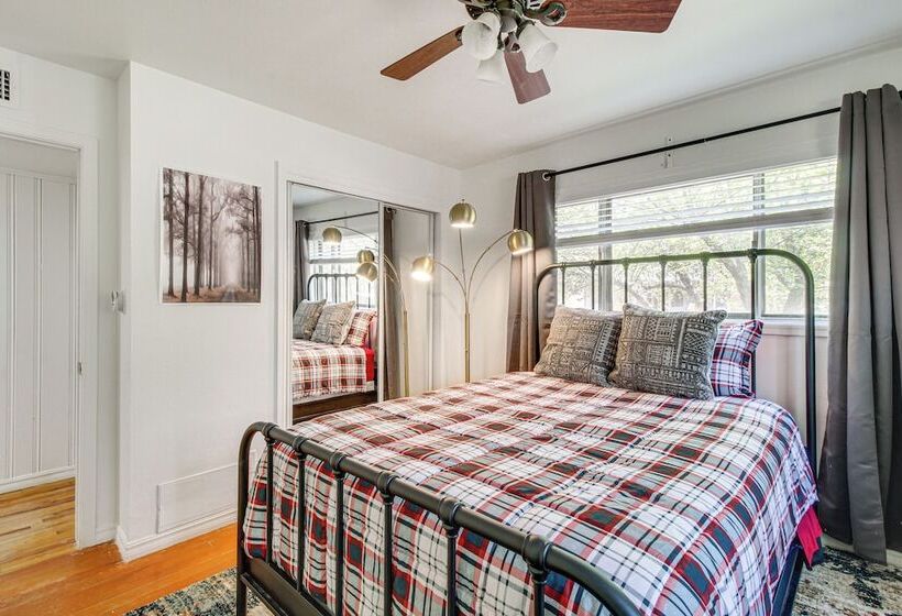 Deck + Pool Table: Pinetop Lakeside Nature Escape