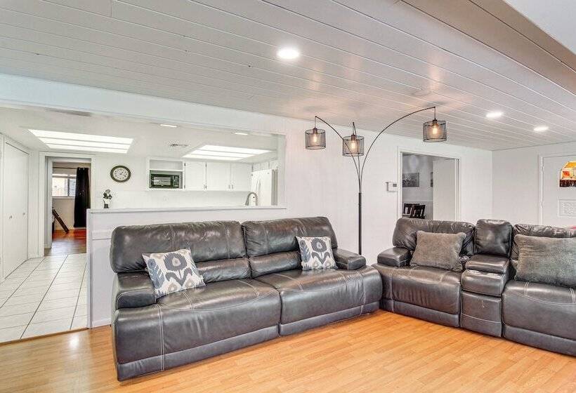 Deck + Pool Table: Pinetop Lakeside Nature Escape