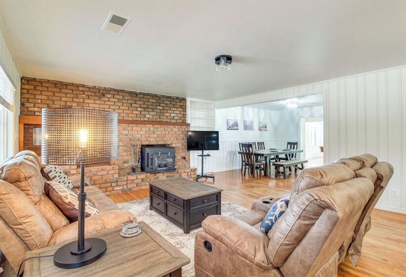 Deck + Pool Table: Pinetop Lakeside Nature Escape