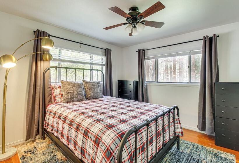 Deck + Pool Table: Pinetop Lakeside Nature Escape