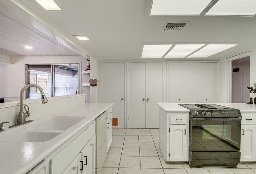 Deck + Pool Table: Pinetop Lakeside Nature Escape