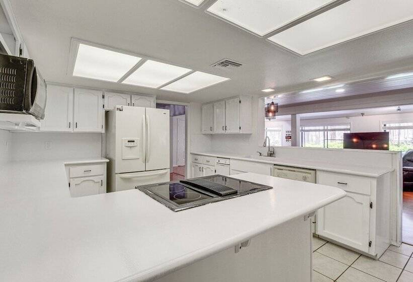 Deck + Pool Table: Pinetop Lakeside Nature Escape