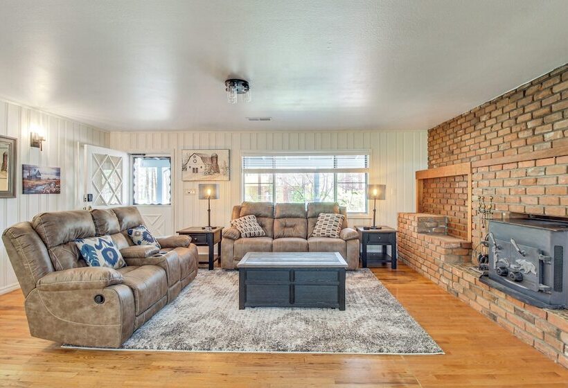 Deck + Pool Table: Pinetop Lakeside Nature Escape