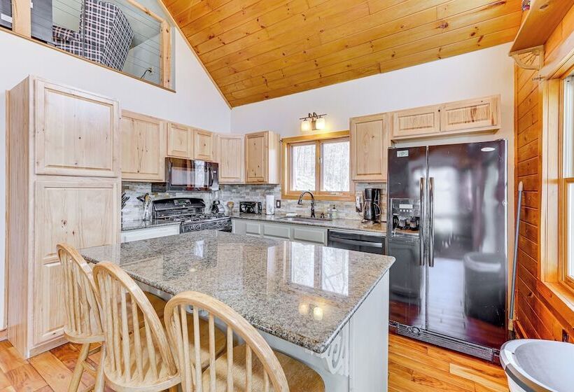 Jeffersonville Home W/ Deck Near Hiking & Climbing