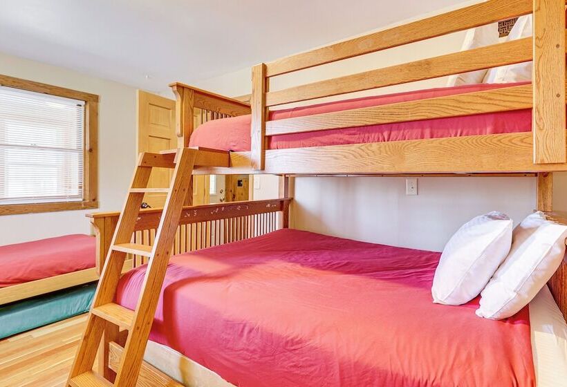 Jeffersonville Home W/ Deck Near Hiking & Climbing