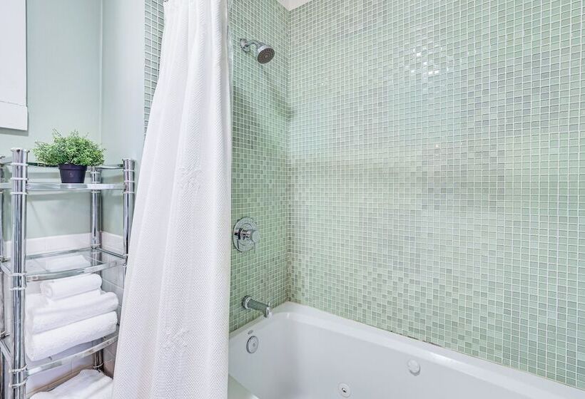 Jeffersonville Home W/ Deck Near Hiking & Climbing