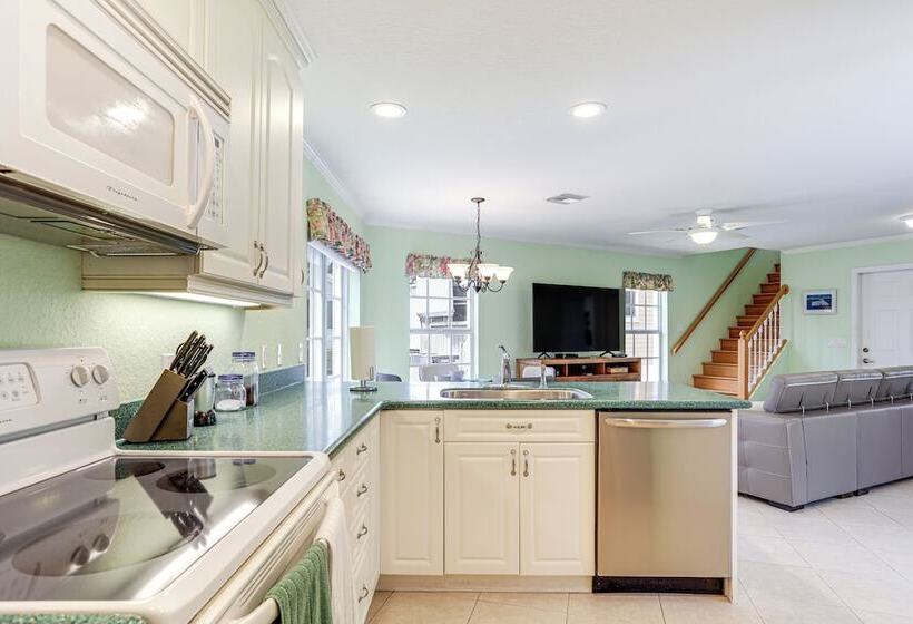 Jensen Beach Home W/ Bbq Grill: Walk To Beach!