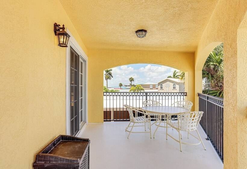 Jensen Beach Home W/ Bbq Grill: Walk To Beach!