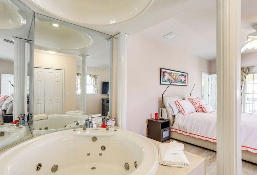 Jensen Beach Home W/ Bbq Grill: Walk To Beach!