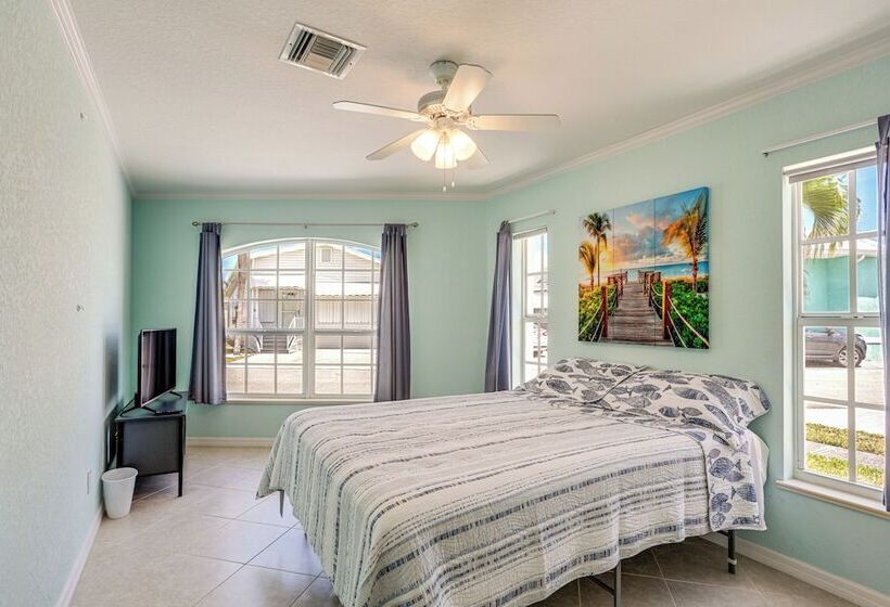 Jensen Beach Home W/ Bbq Grill: Walk To Beach!