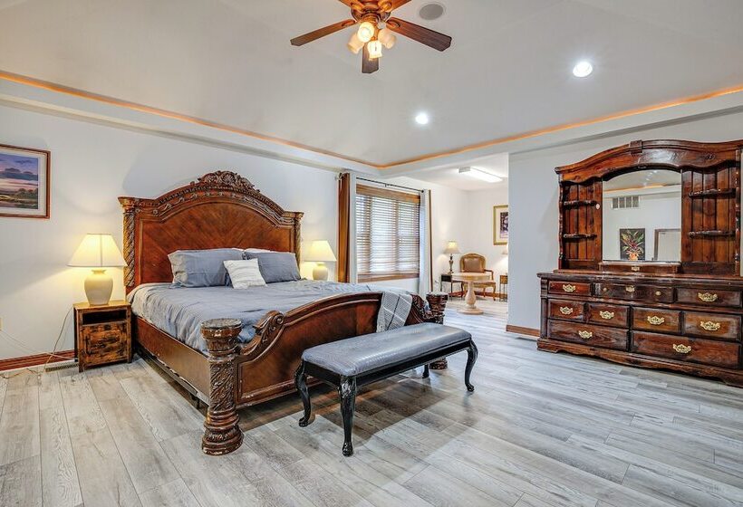 Junction City Home W/ Hot Tub   Near Milford Lake!