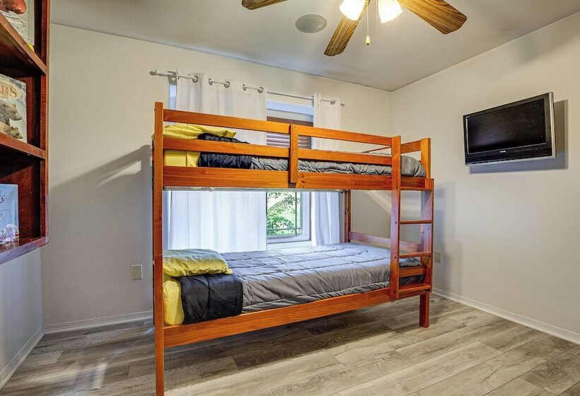 Junction City Home W/ Hot Tub   Near Milford Lake!