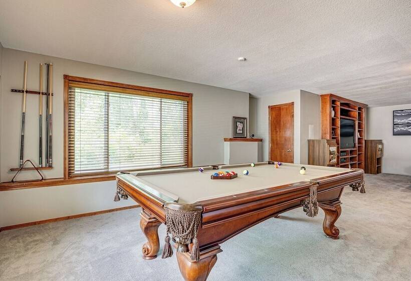 Junction City Home W/ Hot Tub   Near Milford Lake!