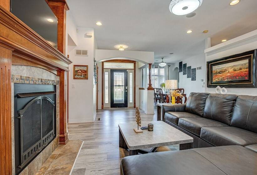 Junction City Home W/ Hot Tub   Near Milford Lake!