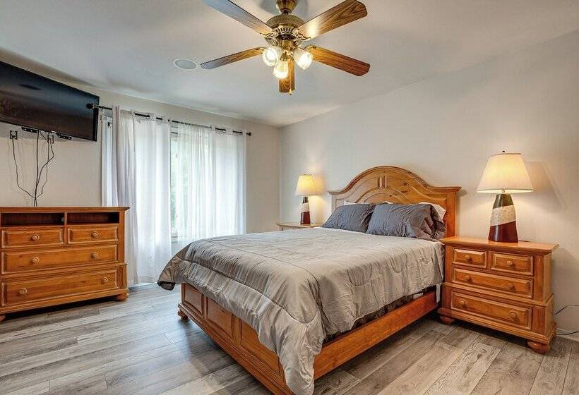 Junction City Home W/ Hot Tub   Near Milford Lake!