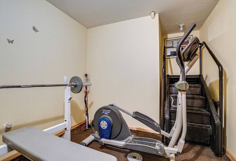 Junction City Home W/ Hot Tub   Near Milford Lake!