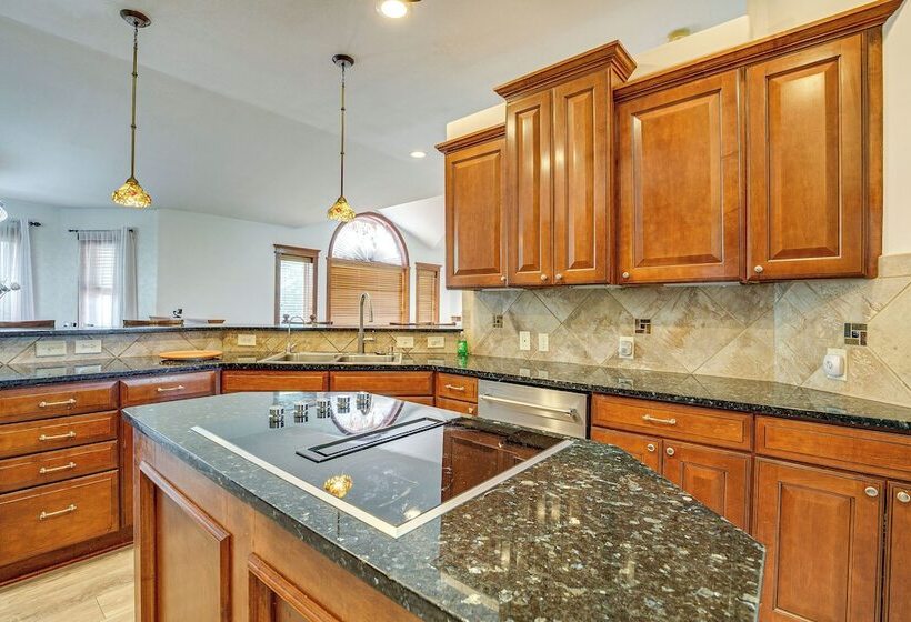 Junction City Home W/ Hot Tub   Near Milford Lake!