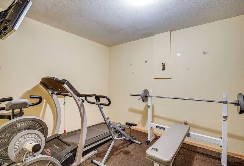 Junction City Home W/ Hot Tub   Near Milford Lake!