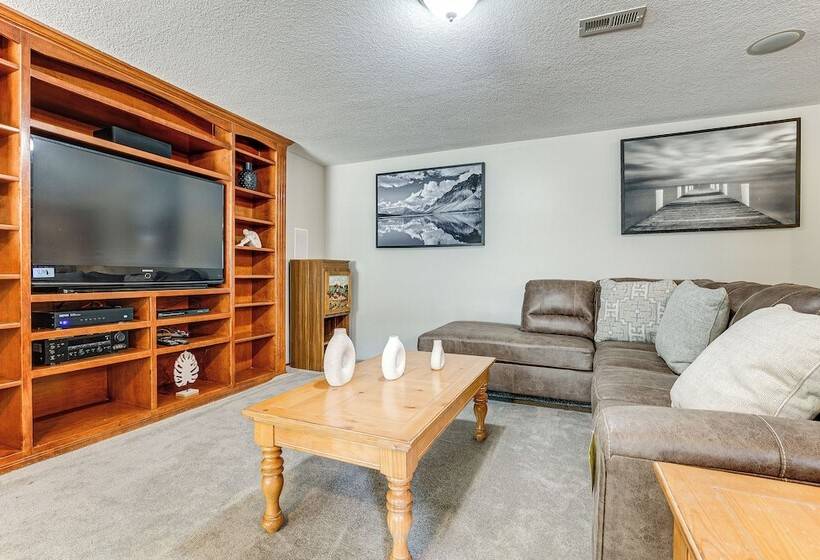 Junction City Home W/ Hot Tub   Near Milford Lake!