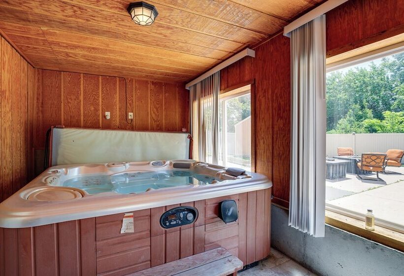 Junction City Home W/ Hot Tub   Near Milford Lake!