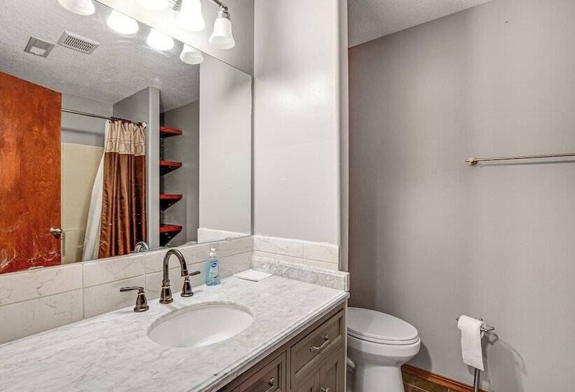 Junction City Home W/ Hot Tub   Near Milford Lake!