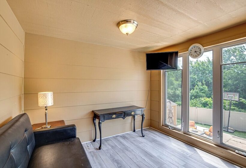 Junction City Home W/ Hot Tub   Near Milford Lake!