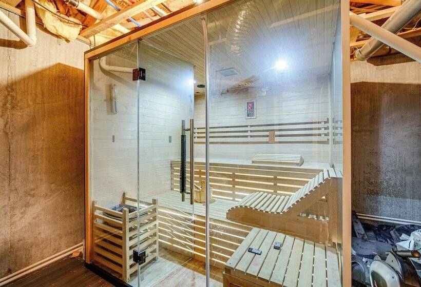 Junction City Home W/ Hot Tub   Near Milford Lake!