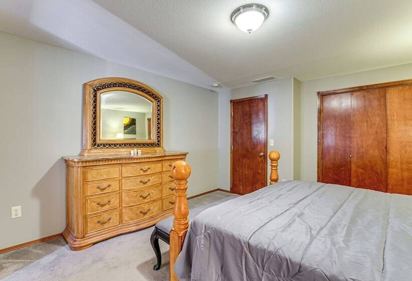 Junction City Home W/ Hot Tub   Near Milford Lake!