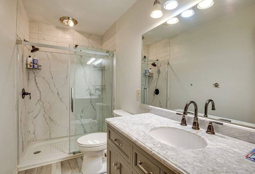 Junction City Home W/ Hot Tub   Near Milford Lake!