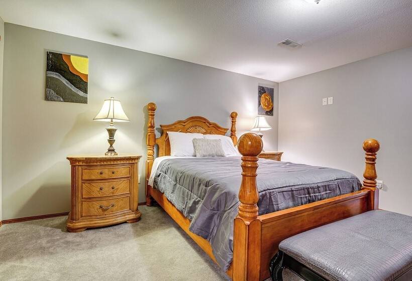 Junction City Home W/ Hot Tub   Near Milford Lake!